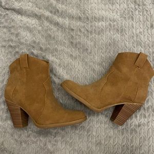 American Eagle booties